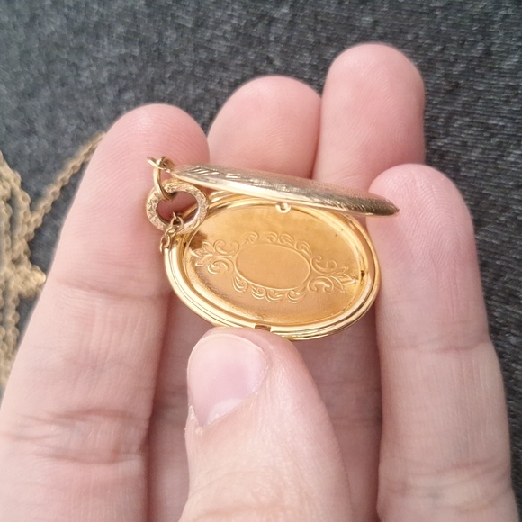 PRICE FIRM Beautiful locket - Picture 2 of 3